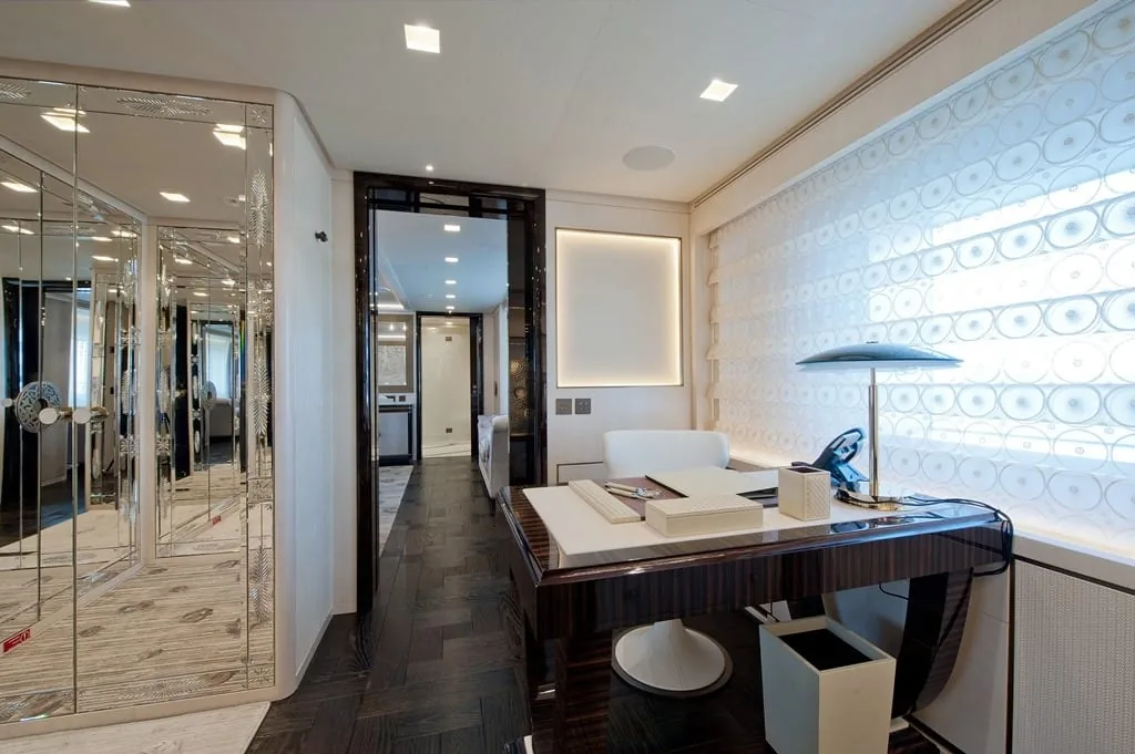 SCORPION - photo 15 location yacht Cannes