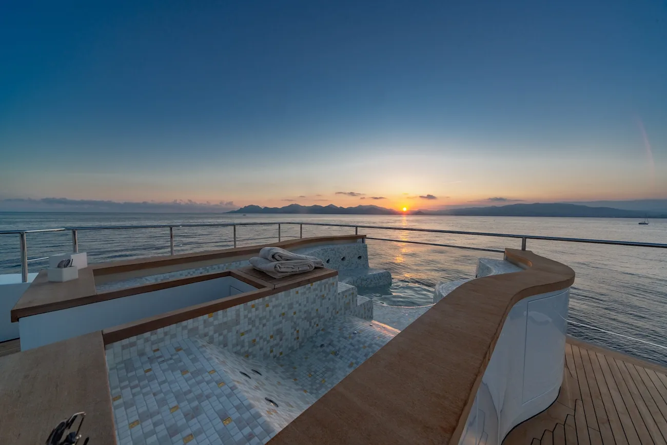 SILVER FOX - photo 14 location yacht Cannes