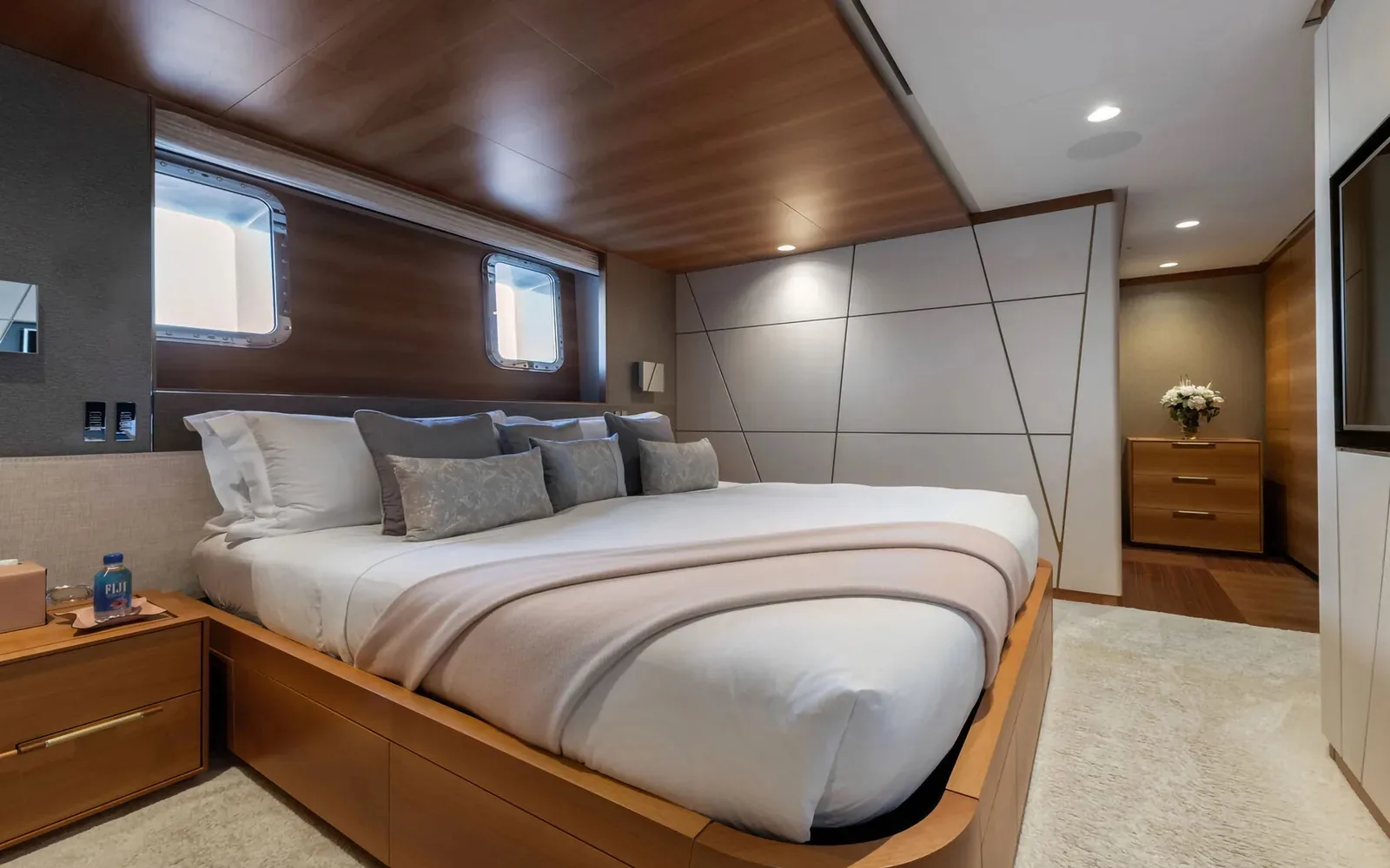 SILVER FOX - photo 22 location yacht Cannes