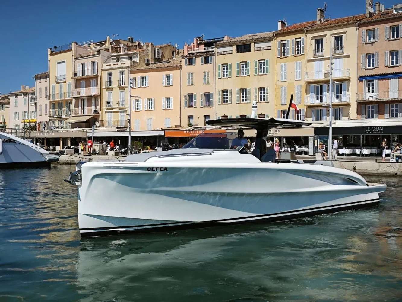Solaris Power 40, photo 1 location yacht Cannes