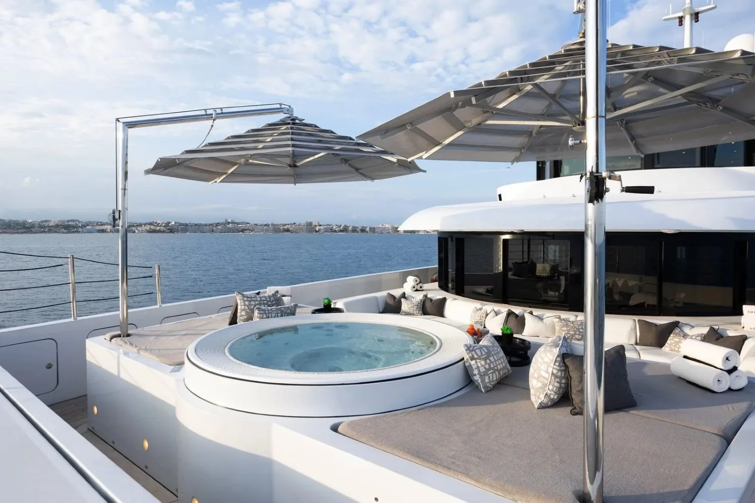 SOUNDWAVE - photo 24 location yacht Cannes