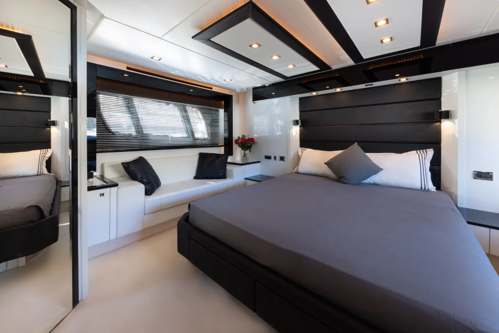STAR OF SEVEN SEAS - photo 12 location yacht Cannes