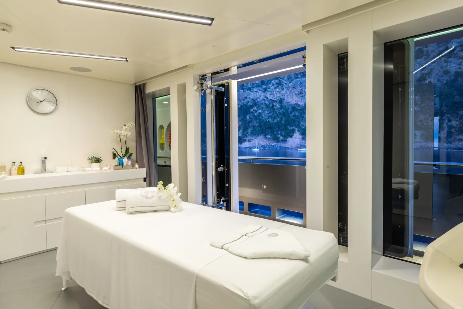 STELLA MARIS - photo 23 location yacht Cannes