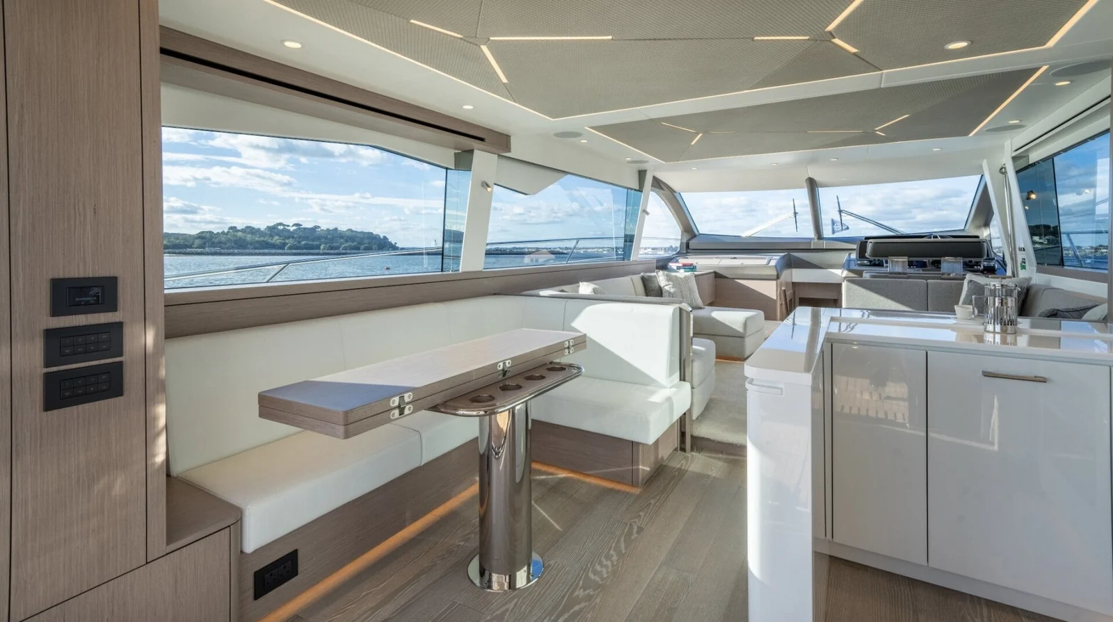 Sunseeker Predator 68, photo 14 location yacht Cannes