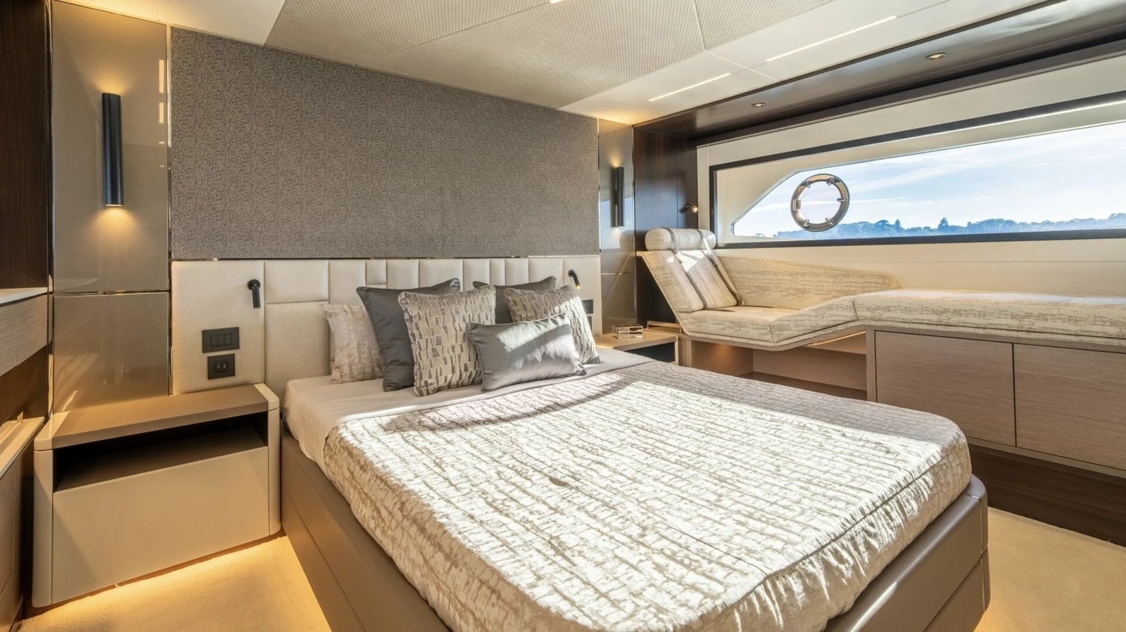 Sunseeker Predator 68, photo 15 location yacht Cannes