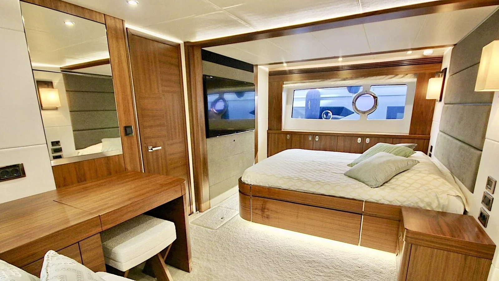 Sunseeker 75 Yacht (SarahLisa), photo 15 location yacht Cannes