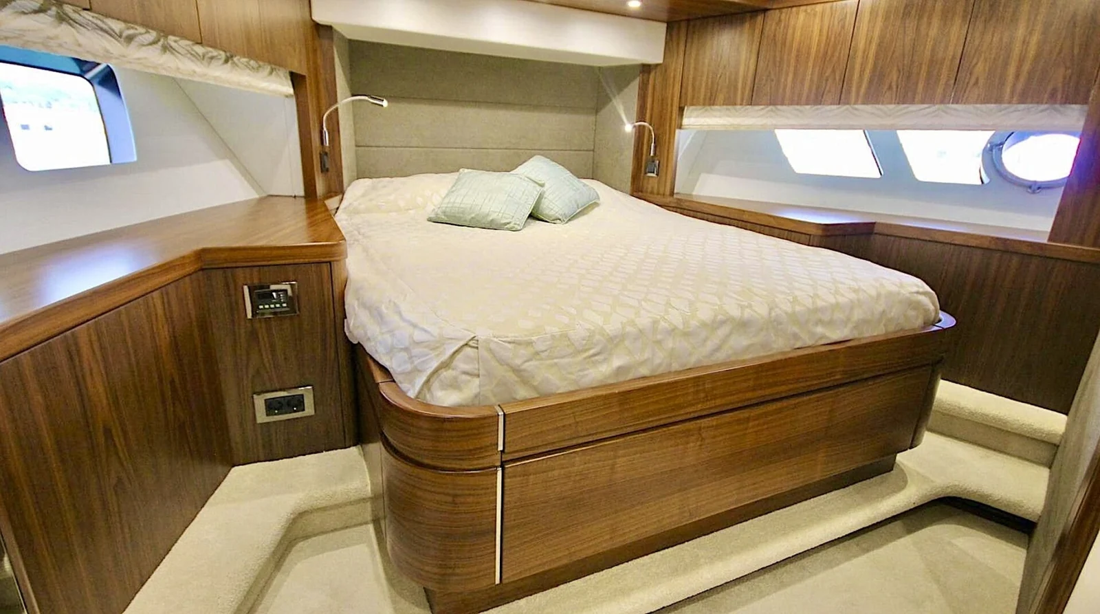 Sunseeker 75 Yacht (SarahLisa), photo 18 location yacht Cannes