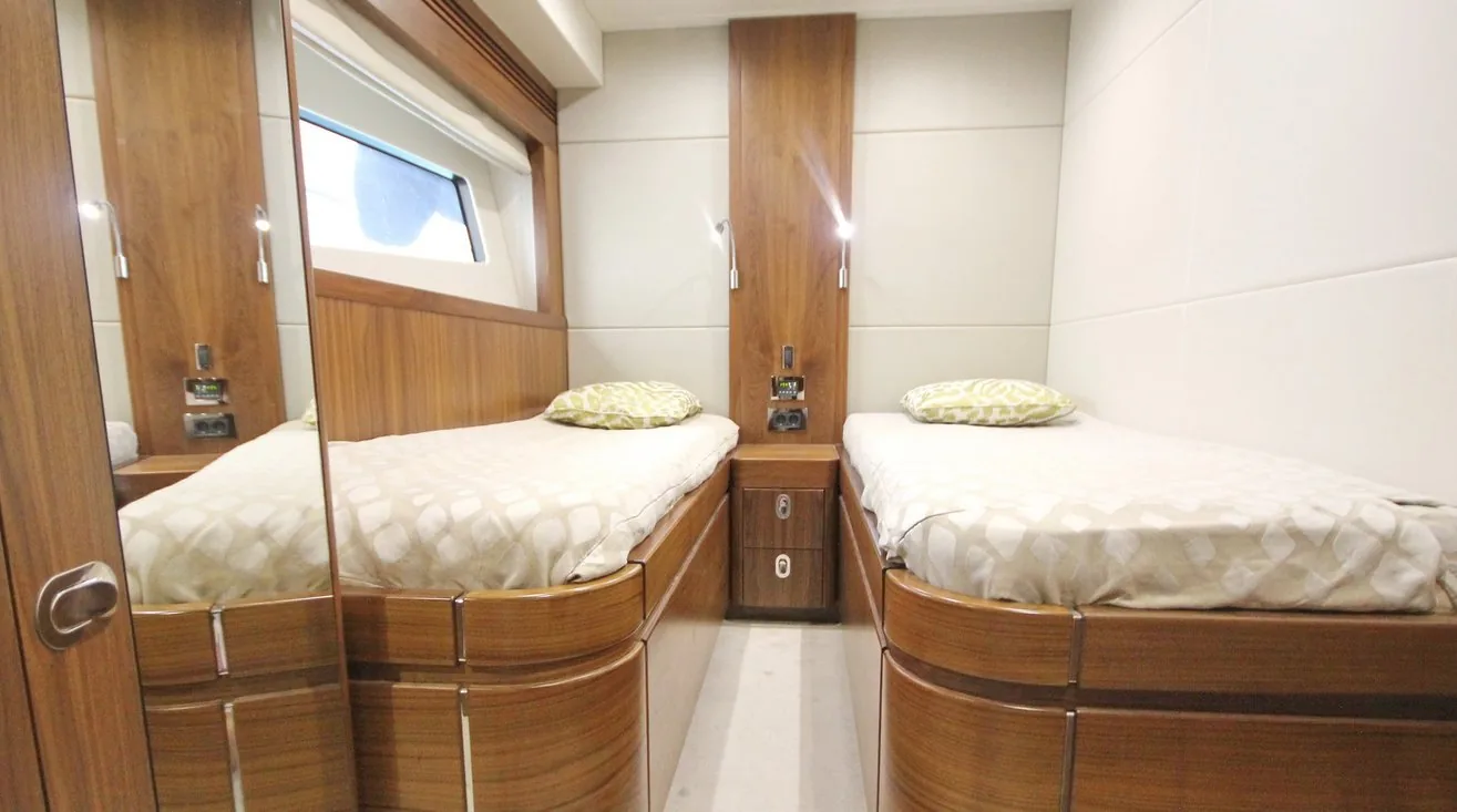 SUNSEEKER 75 - photo 12 location yacht Cannes
