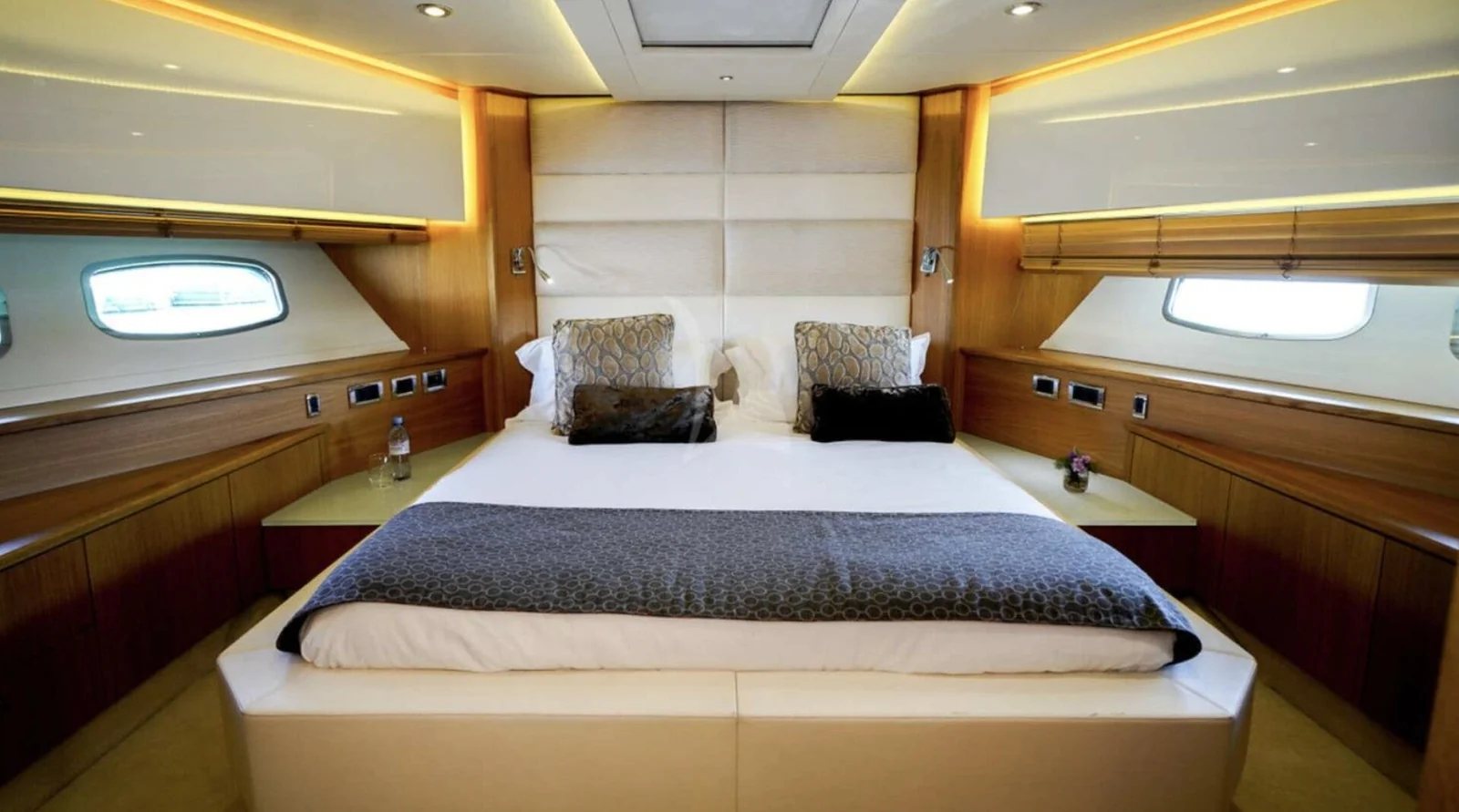 Sunseeker 86 Yacht, photo 15 location yacht Cannes