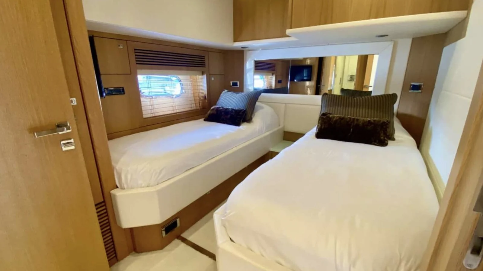Sunseeker 86 Yacht, photo 16 location yacht Cannes