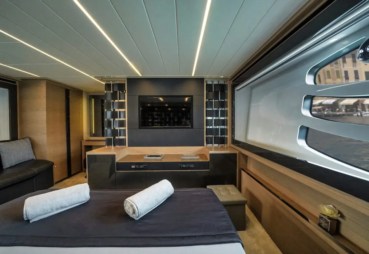 VELES - photo 15 location yacht Cannes