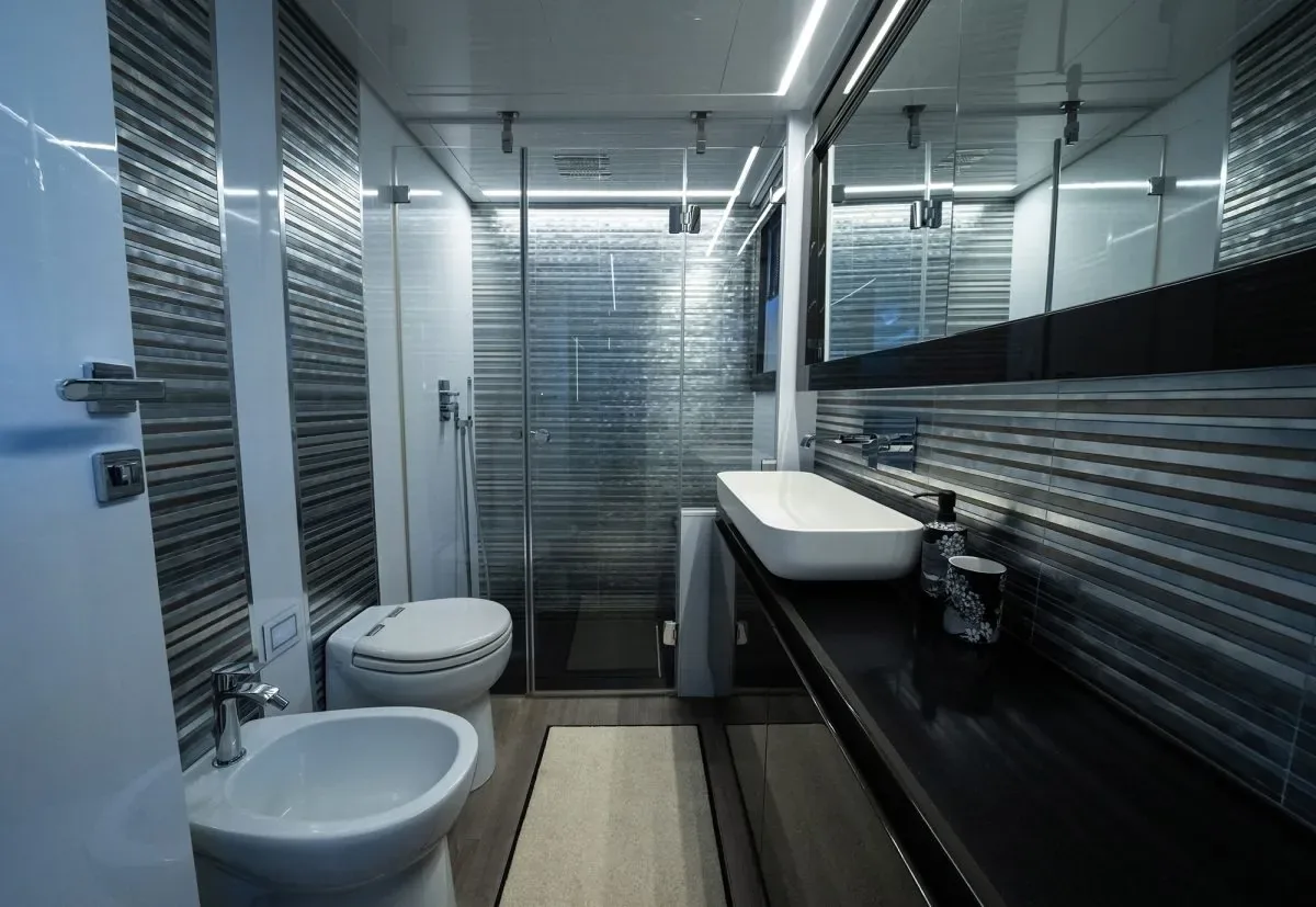 VELES - photo 16 location yacht Cannes