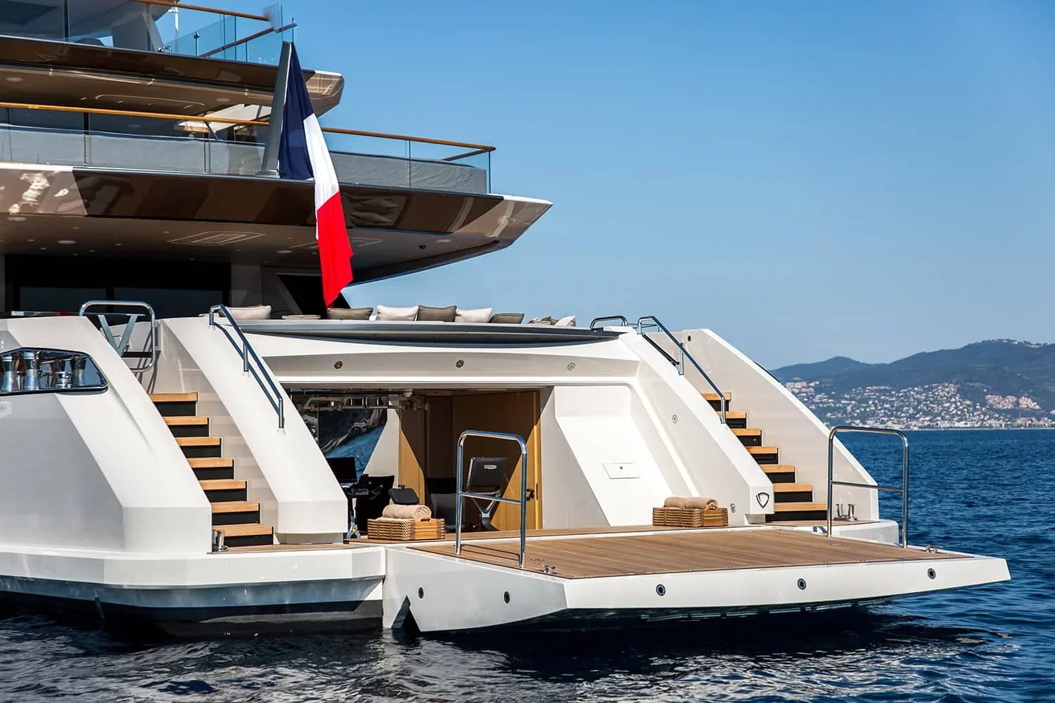 VERTIGE - photo 16 location yacht Cannes