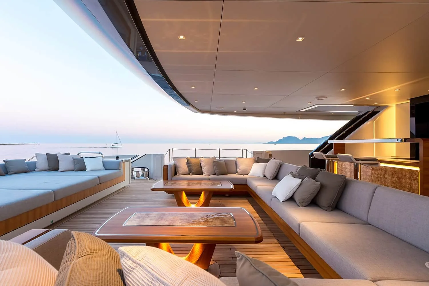 VERTIGE - photo 18 location yacht Cannes