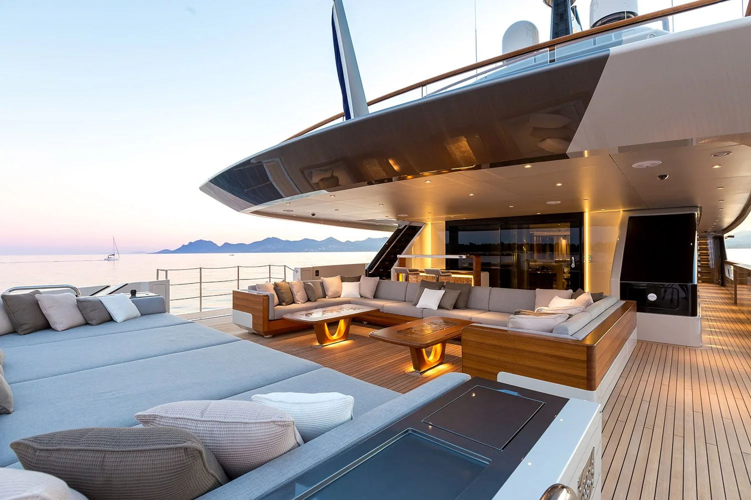 VERTIGE - photo 20 location yacht Cannes
