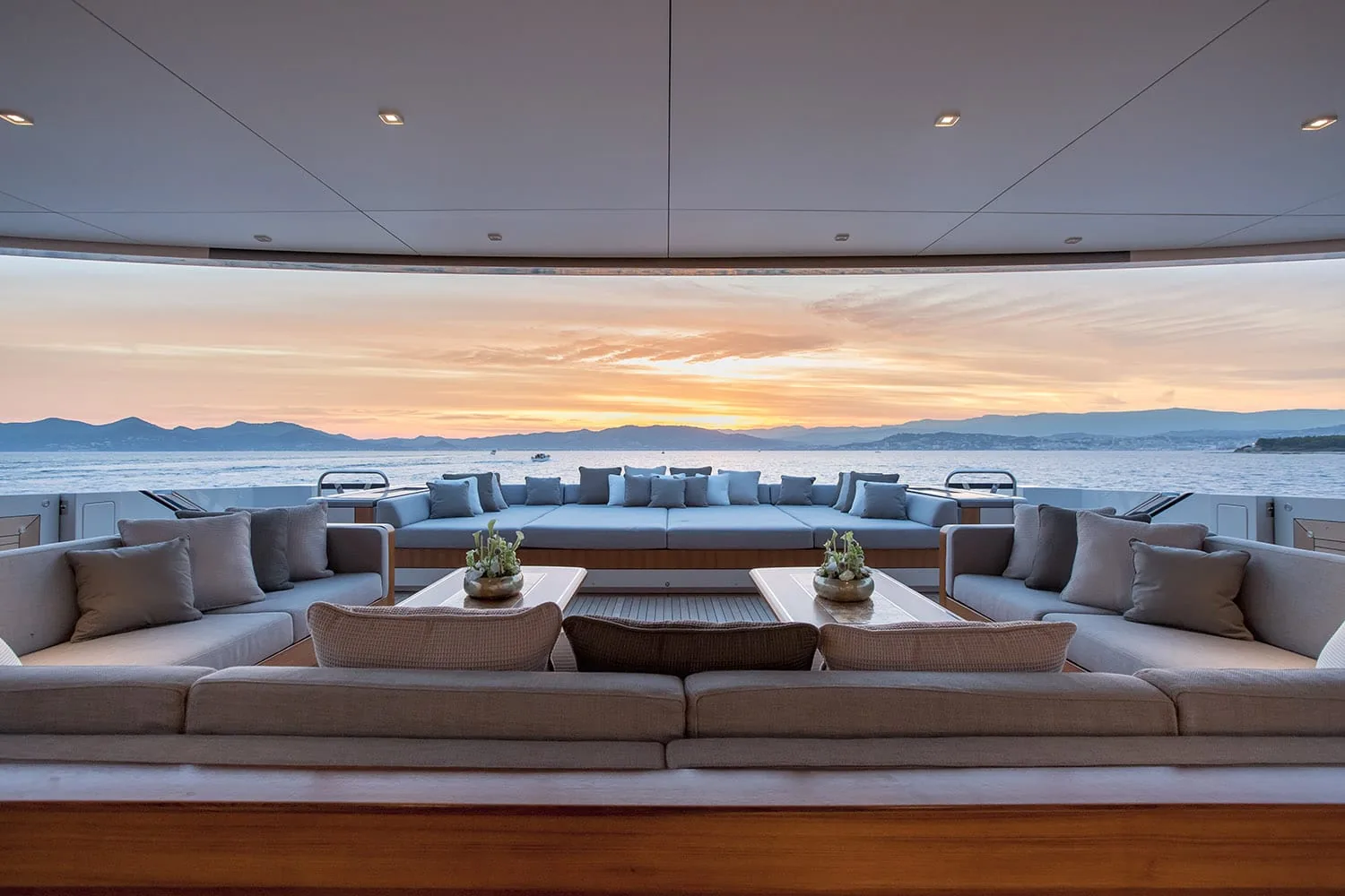 VERTIGE - photo 23 location yacht Cannes