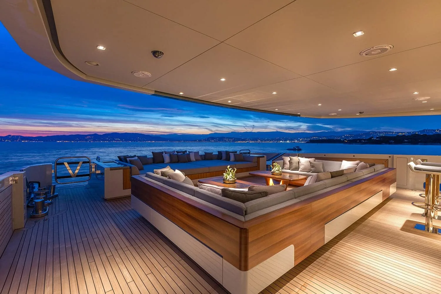 VERTIGE - photo 26 location yacht Cannes