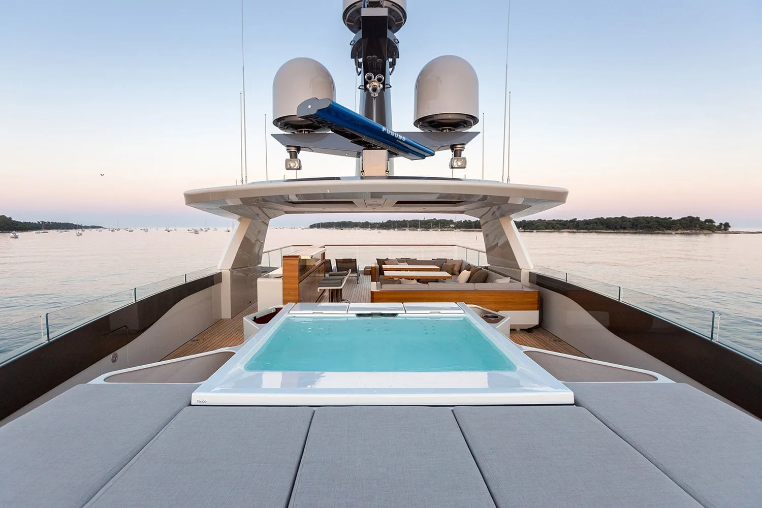 VERTIGE - photo 27 location yacht Cannes