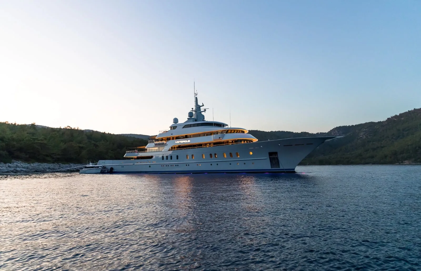 VICTORIOUS - photo 31 location yacht Cannes